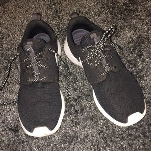 Super CUTE Nike Roshes, WORN ONCE!!!
